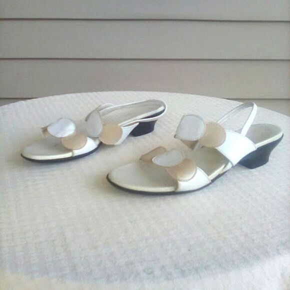 Munro Women's Double Vamped White & Cream Sling Back Comfort Sandals Size 8N - Picture 1 of 13